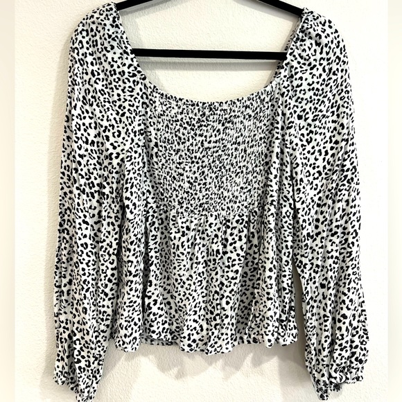 Cheetah long Sleeve Blouse - Picture 2 of 3